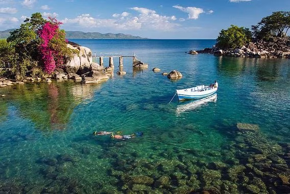 Swimming in lake malawi tour image